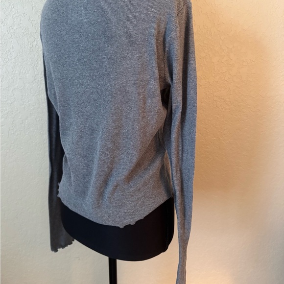 Hollister Women's Blue Long Sleeve Tee with Embroidery - Picture 4 of 6